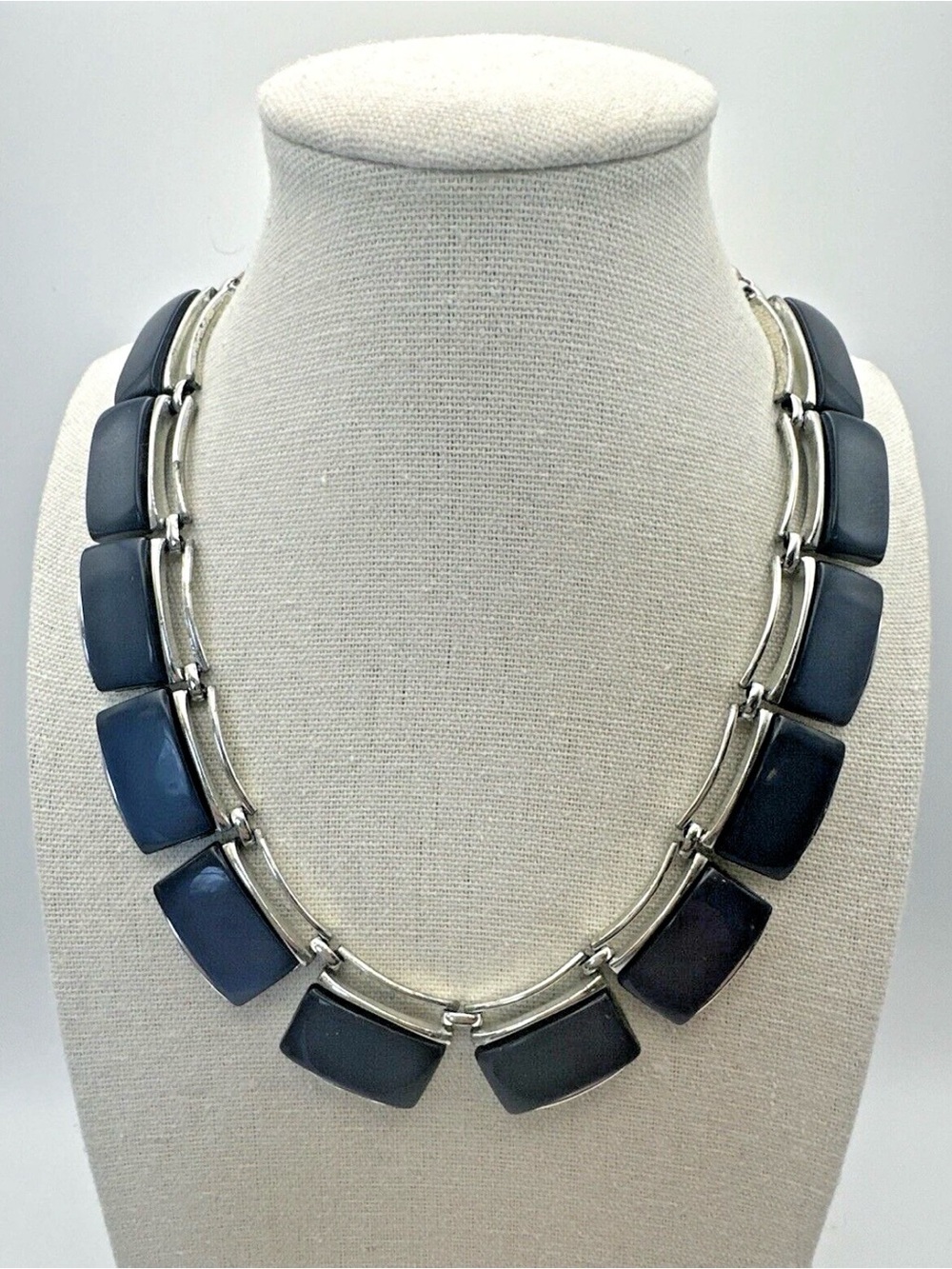 Lisner Blue/Gray Moonglow and Silver Tone Thermoset Lucite Necklace Vtg